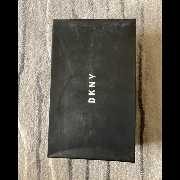 💴Sold💴 
DKNY Corrie Leopard Calf Hair Pump, Size 7.5 - Picture 8 of 12